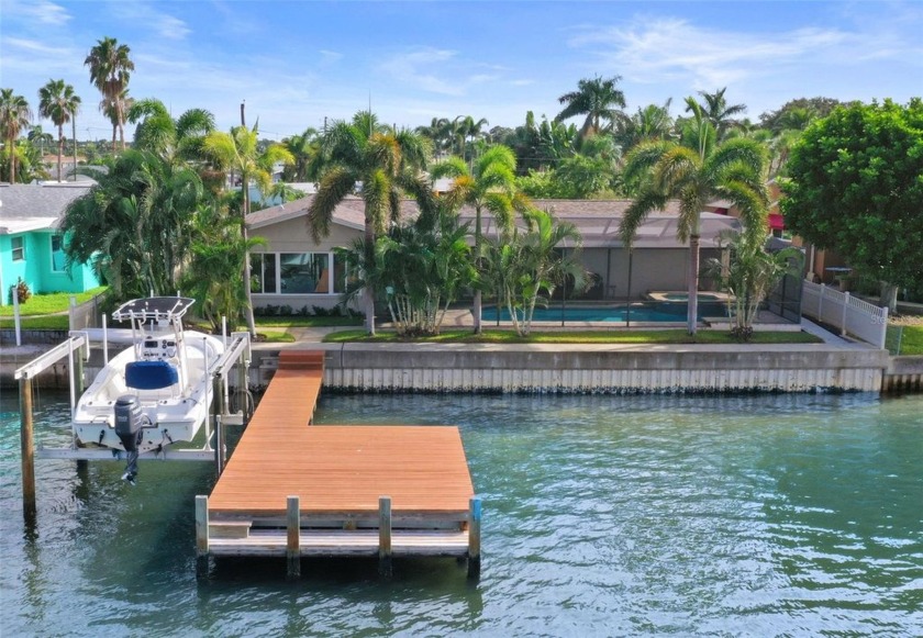 Waterfront Oasis with Spectacular Sunset Views! Upon entry you - Beach Home for sale in St. Petersburg, Florida on Beachhouse.com