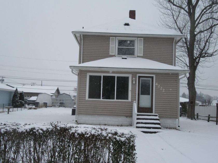 This 3 bedroom home in a great location is waiting for a new - Beach Home for sale in Bridgman, Michigan on Beachhouse.com