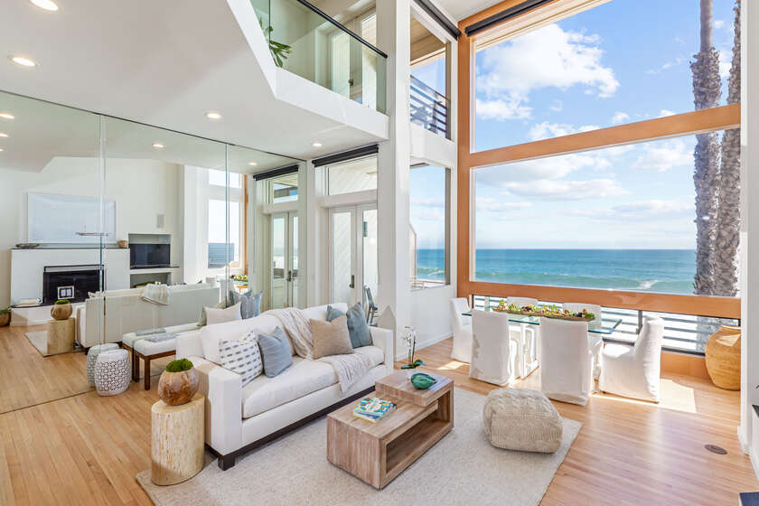 This stunning contemporary beach home features unobstructed - Beach Home for sale in Malibu, California on Beachhouse.com