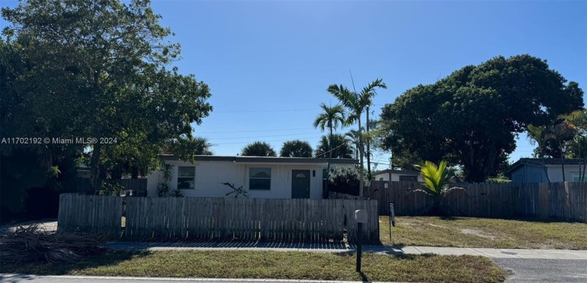 Cozy turnkey house on a massive lot with incredible development - Beach Home for sale in Pompano Beach, Florida on Beachhouse.com