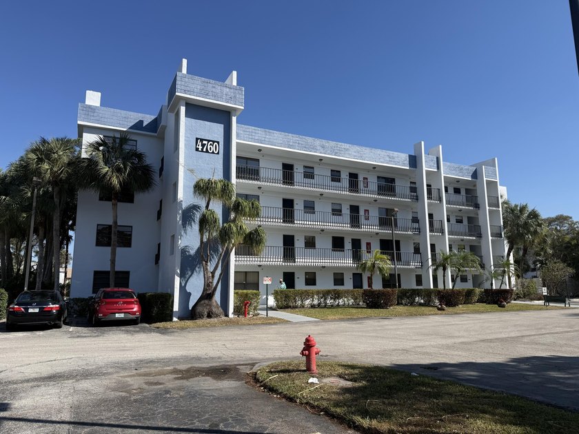 Charming Updated Condo in Lucerne Lakes 55+ Community! Welcome - Beach Condo for sale in Lake Worth, Florida on Beachhouse.com