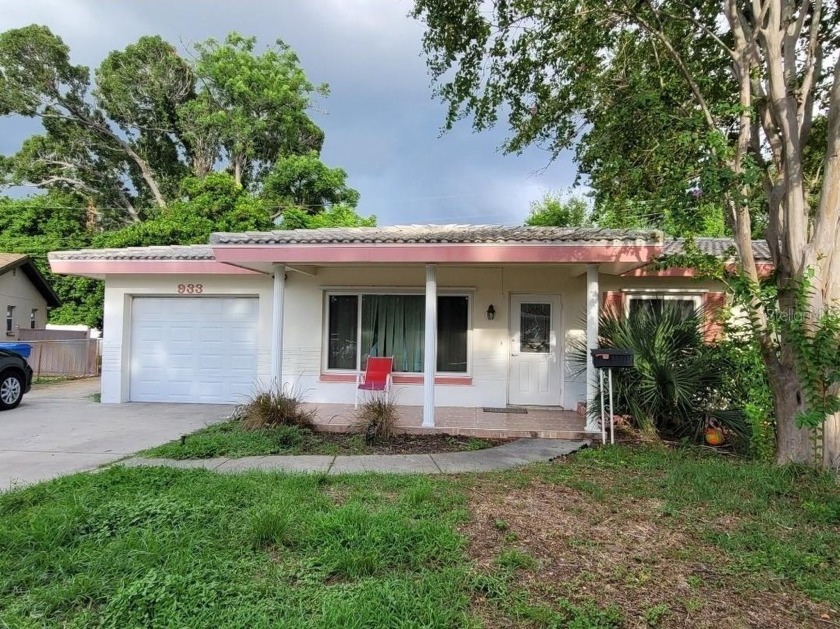 Location! Location! Location!  Charming home in greater PINELLAS - Beach Home for sale in St. Petersburg, Florida on Beachhouse.com