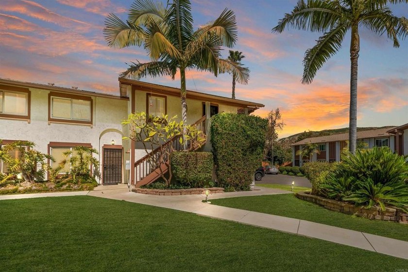 Beautiful private corner-unit condo located on a quiet - Beach Condo for sale in San Diego, California on Beachhouse.com