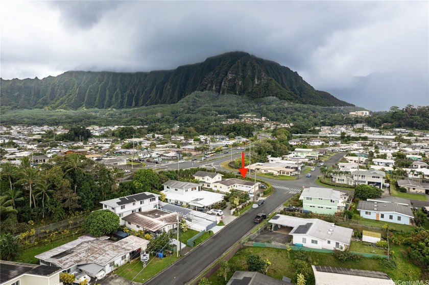 Live in the heart of Kaneohe with the convenience of quick - Beach Home for sale in Kaneohe, Hawaii on Beachhouse.com