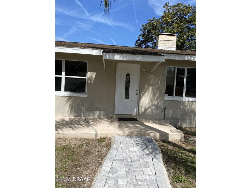 Nice home for a large family, with an in law suite 
4 bedrooms - Beach Home for sale in Ormond Beach, Florida on Beachhouse.com