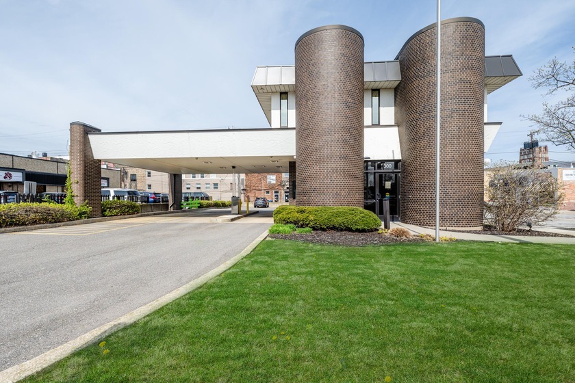 This exceptional commercial space offers approximately 1,740 - Beach Commercial for sale in Saint Joseph, Michigan on Beachhouse.com