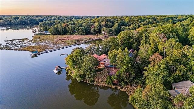 Waterfront Architectural Masterpiece - skillfully designed to - Beach Home for sale in Williamsburg, Virginia on Beachhouse.com