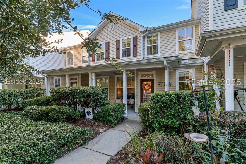 Welcome to 41 8th Ave! This beautifully maintained townhome sits - Beach Home for sale in Bluffton, South Carolina on Beachhouse.com