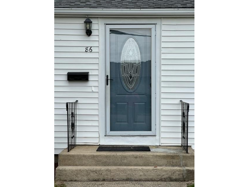 CAPE COD Fixer-Upper with BEACH Proximity!
Just a half mile to - Beach Home for sale in Hyannis, Massachusetts on Beachhouse.com