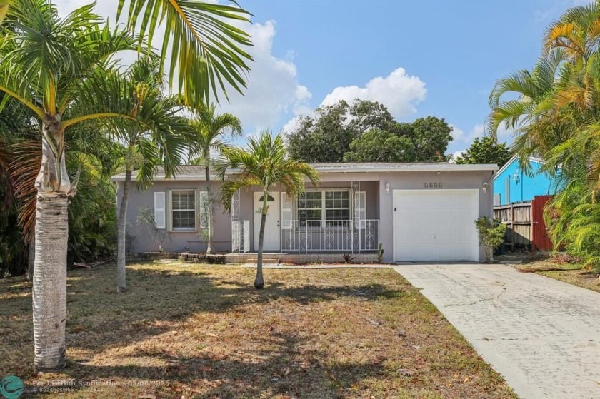 This 2-bedroom, 2-bath single-family home offers 1,096 sq ft of - Beach Home for sale in Lake Worth Beach, Florida on Beachhouse.com