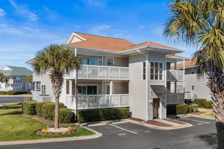 Welcome to this beautiful, move-in ready 2 bedroom, 2 bathroom - Beach Condo for sale in North Myrtle Beach, South Carolina on Beachhouse.com