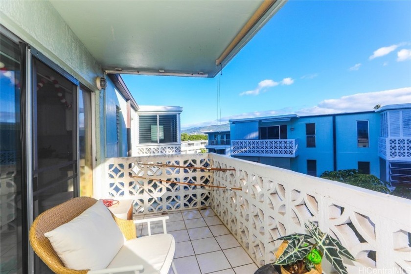 Rarely available! This charming 1-bedroom, 1-bath condo is - Beach Condo for sale in Honolulu, Hawaii on Beachhouse.com