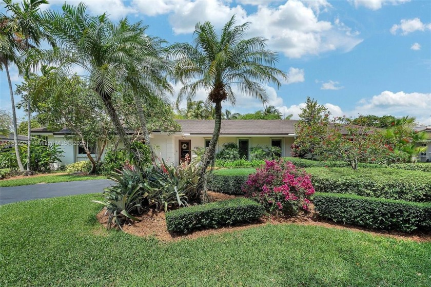 Impeccable, 4 bdrm/ 2.5 bath Palmetto Island canal front beauty - Beach Home for sale in Pinecrest, Florida on Beachhouse.com