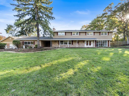 Welcome to 210 Oak Lane where the next chapter of your life - Beach Home for sale in Winthrop Harbor, Illinois on Beachhouse.com