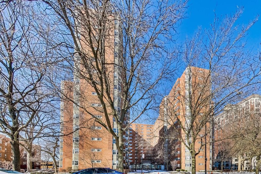 Welcome to The Shoreline Park Condominiums, a mid-century - Beach Condo for sale in Chicago, Illinois on Beachhouse.com