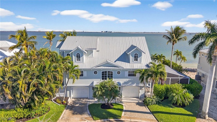 This exceptional fully furnished waterfront residence offers a - Beach Home for sale in Sanibel, Florida on Beachhouse.com