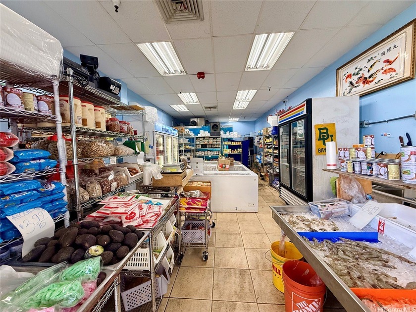 RETAIL STORE! Prime retail opportunity in the heart of Chinatown - Beach Commercial for sale in Honolulu, Hawaii on Beachhouse.com