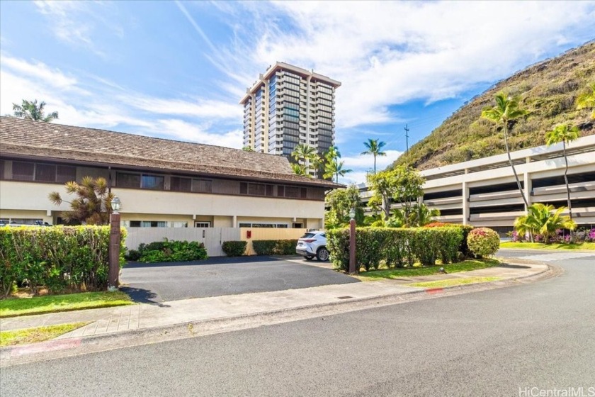 *Experience the perfect blend of comfort and convenience in this - Beach Condo for sale in Honolulu, Hawaii on Beachhouse.com