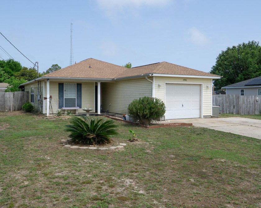 Affordable home close to the beach with an adorable little coy - Beach Home for sale in Gulf Breeze, Florida on Beachhouse.com