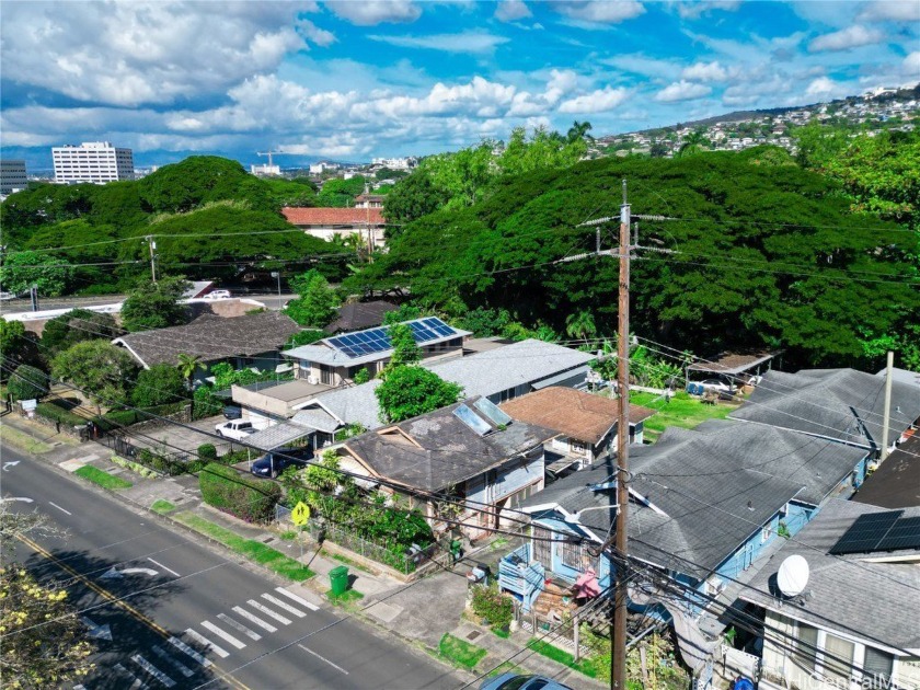 Calling all contractors and investors, here is your opportunity - Beach Home for sale in Honolulu, Hawaii on Beachhouse.com