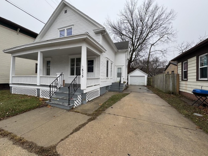 This charming 3-bedroom home offers the perfect blend of comfort - Beach Home for sale in Racine, Wisconsin on Beachhouse.com