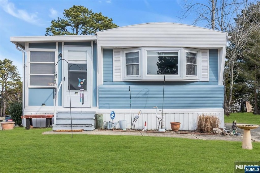 Beautifully maintained, move-in ready 2-bedroom, 2-bath home on - Beach Home for sale in Barnegat, New Jersey on Beachhouse.com