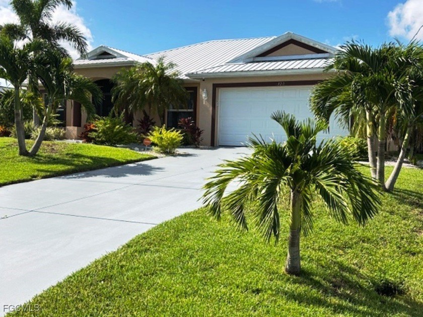 LAKEFRONT...nicely appointed throughout...LIGHT, BRIGHT & AIRY - Beach Home for sale in Cape Coral, Florida on Beachhouse.com