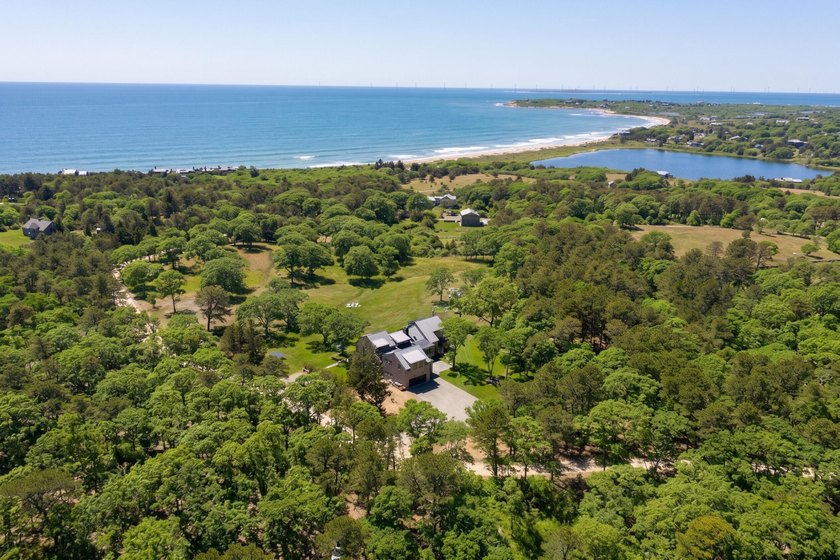 Introducing a refined contemporary Chilmark beach house with - Beach Home for sale in Chilmark, Massachusetts on Beachhouse.com