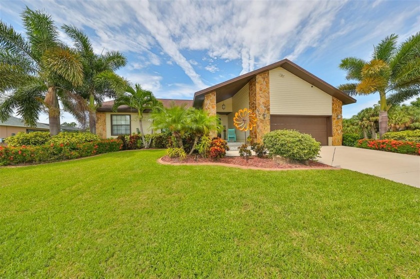 Welcome to a well maintained- unique home, full of character! - Beach Home for sale in Apollo Beach, Florida on Beachhouse.com