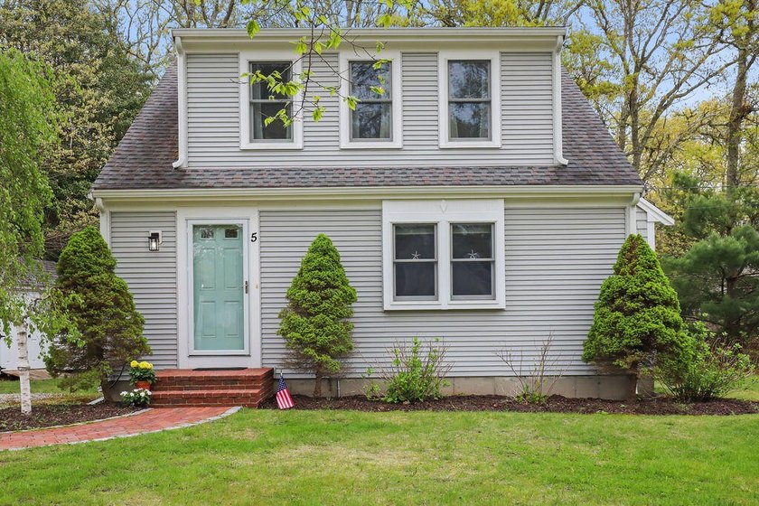 Welcome to 5 Deerfield, a home that truly reflects pride of - Beach Home for sale in Mashpee, Massachusetts on Beachhouse.com