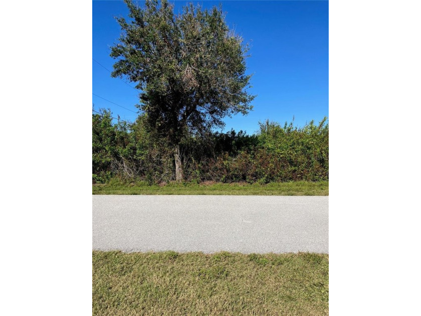 Your new home waits to be built on this near 1/4 acre lot that - Beach Lot for sale in Englewood, Florida on Beachhouse.com