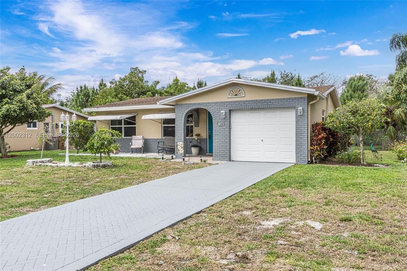 ALL AGES!!!  Brand new roof to be installed prior to closing - Beach Home for sale in Deerfield Beach, Florida on Beachhouse.com