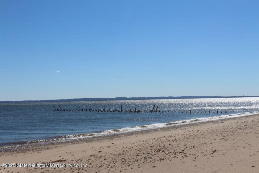 Private Ocean / Beach Front property.
Ocean Gates Estates.
0 - Beach Lot for sale in Staten Island, New York on Beachhouse.com