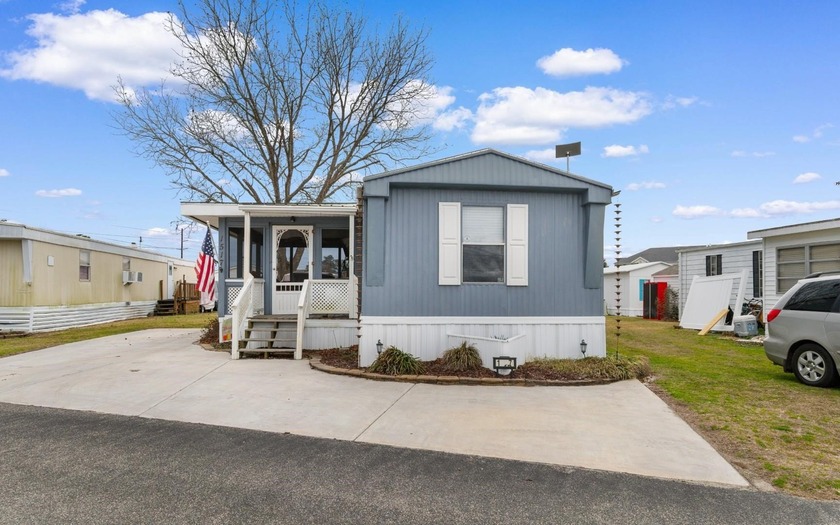 Welcome home to your easy going coastal escape in the - Beach Home for sale in North Myrtle Beach, South Carolina on Beachhouse.com