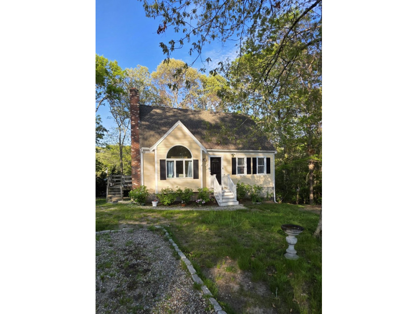 Spacious 4 bedroom cape w/seasonal water views of Ashument Pond! - Beach Home for sale in Mashpee, Massachusetts on Beachhouse.com