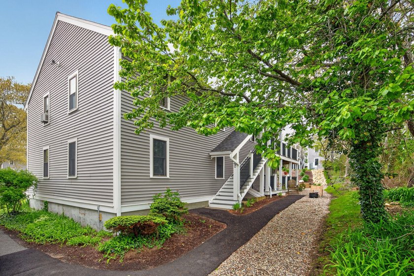 Turnkey and fully furnished, this 2-bedroom, 1-bath top floor - Beach Condo for sale in Orleans, Massachusetts on Beachhouse.com