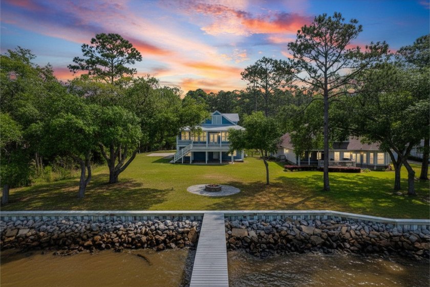 Welcome to the perfect family home in the desirable Bay Harbour - Beach Home for sale in Freeport, Florida on Beachhouse.com