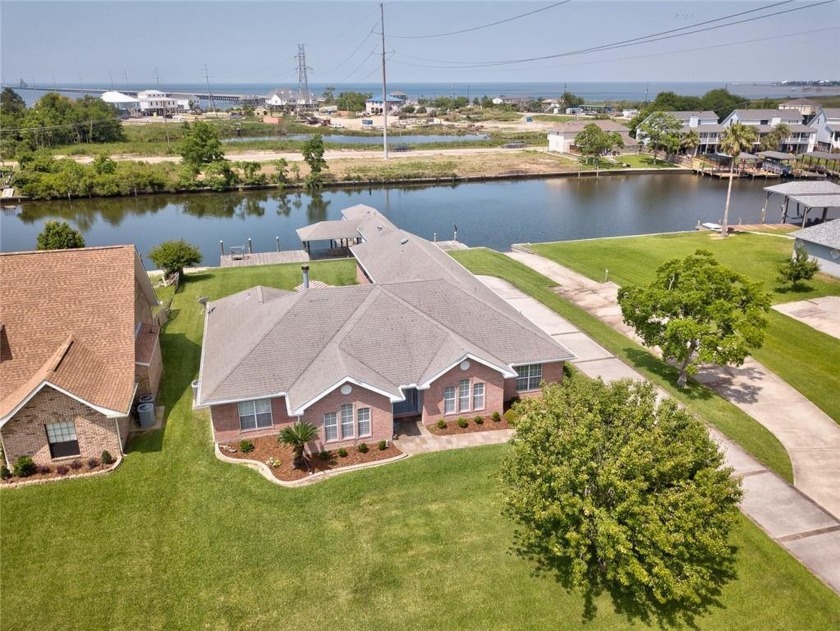 BEAUTIFUL 4BR/2.5BA waterfront home features an oversized lot - Beach Home for sale in Slidell, Louisiana on Beachhouse.com