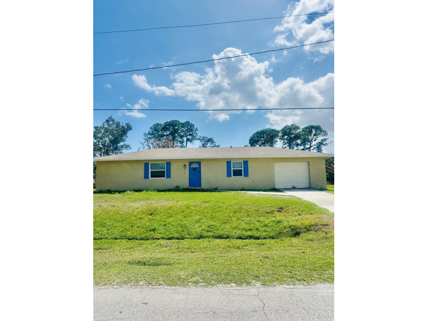This well maintained 2 bedroom, 2 bathroom CBS home offers a - Beach Home for sale in Port Saint Lucie, Florida on Beachhouse.com
