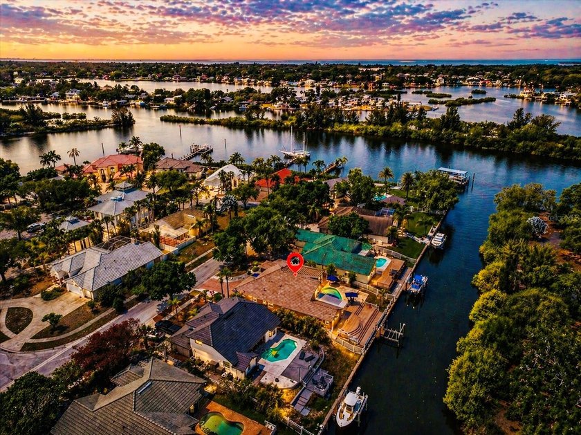 WATERFRONT BOATER'S PARADISE IN TARPON SPRINGS! A rare - Beach Home for sale in Tarpon Springs, Florida on Beachhouse.com
