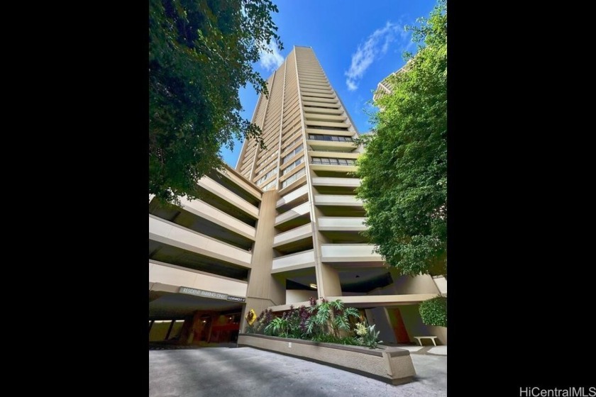 First Fee Simple one-bedroom offered for sale. Seller recently - Beach Condo for sale in Honolulu, Hawaii on Beachhouse.com