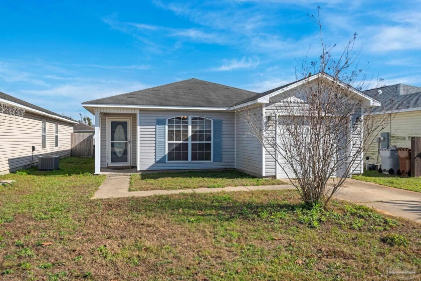 DESIRABLE NEIGHBORHOOD ALERT!! NO HOA!! This home is perfectly - Beach Home for sale in Navarre, Florida on Beachhouse.com