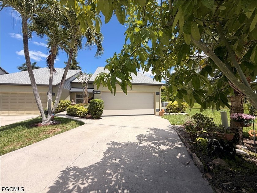 LOCATION! LOCATION! LOCATION! Refreshed, rare, bright and airy - Beach Condo for sale in Fort Myers, Florida on Beachhouse.com