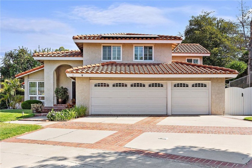 Discover 24951 Avenida Bancal, an elegantly updated home on a - Beach Home for sale in Lake Forest, California on Beachhouse.com