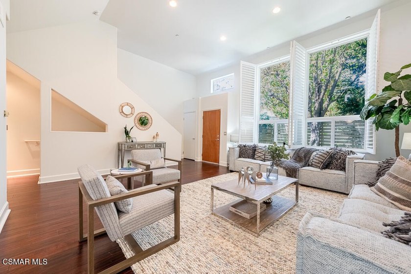 Welcome to this exceptional tri-level contemporary townhome in - Beach Townhome/Townhouse for sale in Santa Monica, California on Beachhouse.com