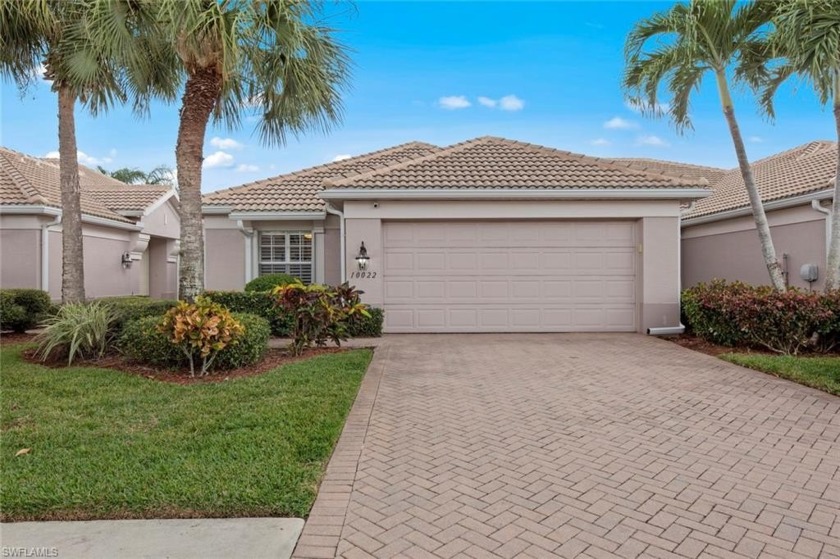 Luxury Living at Colonial Country Club! Experience the epitome - Beach Home for sale in Fort Myers, Florida on Beachhouse.com