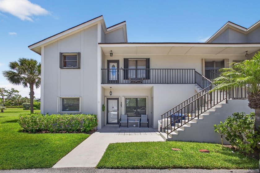 Beautiful and spacious condo in sought-after Jupiter Dunes - Beach Condo for sale in Jupiter, Florida on Beachhouse.com