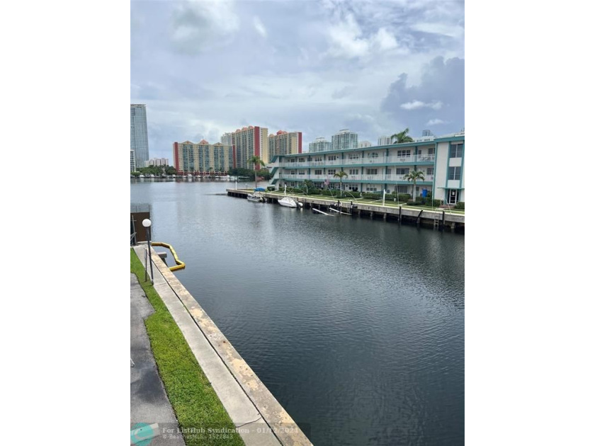 Great waterfront 2/2 condo with panoramic view of the canal & - Beach Condo for sale in North Miami Beach, Florida on Beachhouse.com