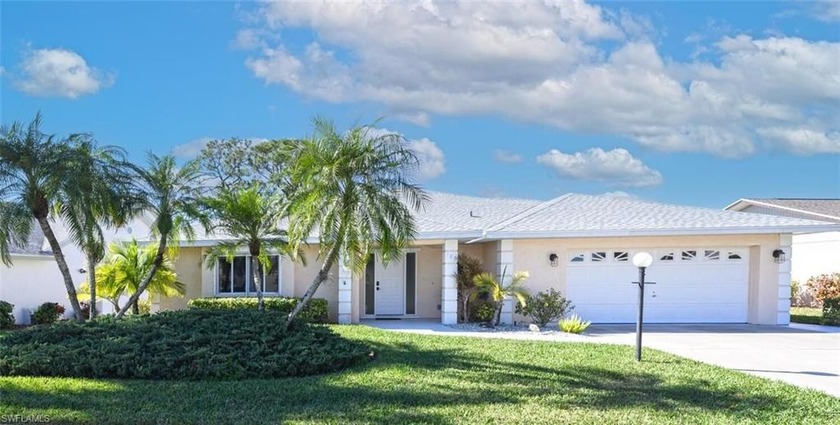 With almost 2,300 sq/ft under air, this attractive 3BR/2BA home - Beach Home for sale in Naples, Florida on Beachhouse.com