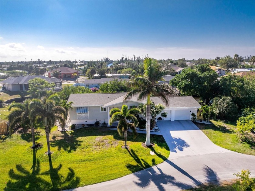 BEAUTIFUL GULF ACCESS 2 Bedroom, 2 Bathroom, 2 Car Garage home - Beach Home for sale in Punta Gorda, Florida on Beachhouse.com